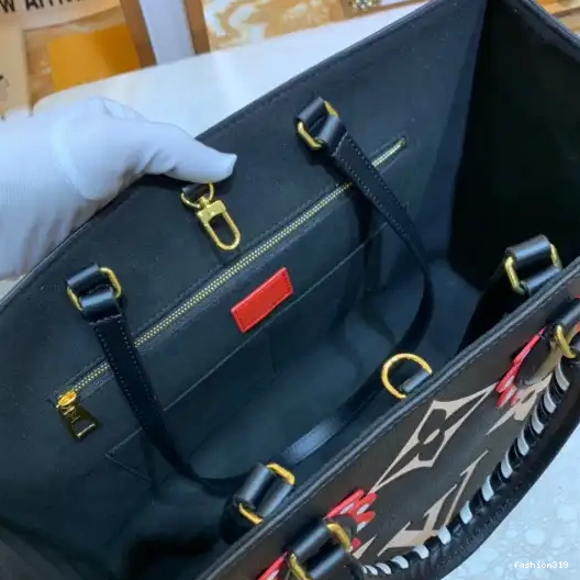 ONTHEGO GM LOUIS CRAFTY VUITTON 0326